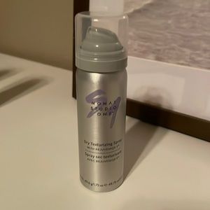 Monat Dry Texturizing Spray